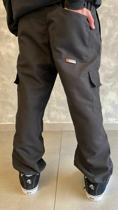 25209103 Calça Cargo Techno Orange Preto - Vibe Street Shop