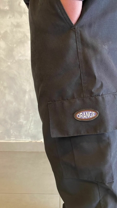 25209103 Calça Cargo Techno Orange Preto - loja online