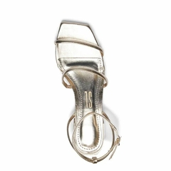 Rasteira Santa Lolla Metallic Soft Ouro Light - loja online