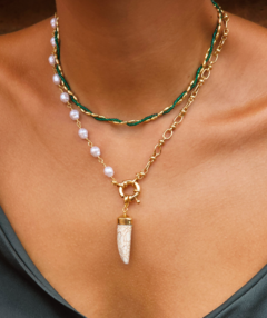 CONJUNTO CHOKER DE ELOS E PÉROLAS COM FECHO BÓIA FRONTAL E PINGENTE - loja online