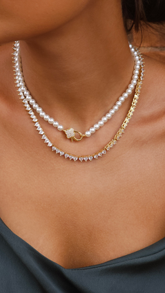 CHOKER DE PÉROLAS COM FECHO CRAVEJADO NO OURO - comprar online