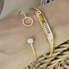 BRACELETE SLIM TORCIDO COM ARO CRAVEJADO - comprar online