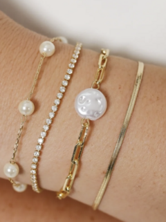 PULSEIRA CLÁSSICA DE PÉROLAS na internet