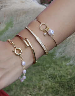 PULSEIRA DE ELOS E PÉROLAS COM FECHO BÓIA FRONTAL - comprar online