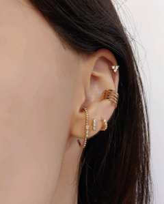 BRINCO EAR HOOK COM ZIRCÔNIAS - comprar online