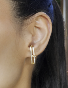 BRINCO EAR HOOK VAZADO CRAVEJADO - comprar online