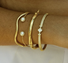 BRACELETE TREVO PEROLADO CRAVEJADO - comprar online
