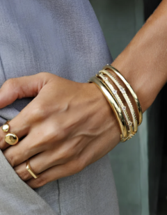 BRACELETE TEXTURIZADO CRAVEJADO - comprar online