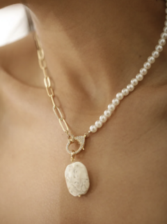 PINGENTE DE PEDRA HOWLITA - comprar online