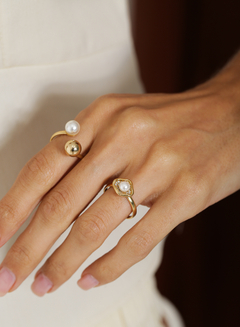 Anel ajustável com pérola e bola - Yabás - Elegância com Essência 