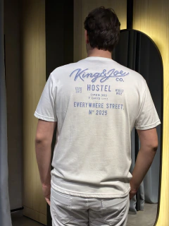 CAMISETA KING E JOE COM BOLSO 1570 na internet