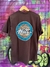 Camiseta Wats Selo Marrom - Apiúna City Moda