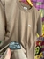 Camiseta Wats Logo Boton Capuchino - loja online