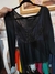 Blusa negra con detalles de encaje en internet