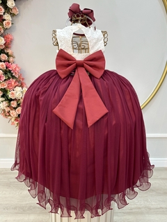 Vestido luxo com cinto de flores na internet