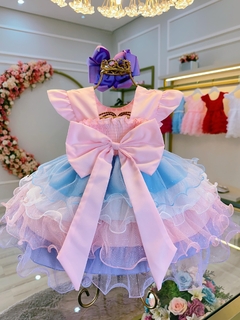 Vestido colorido na internet