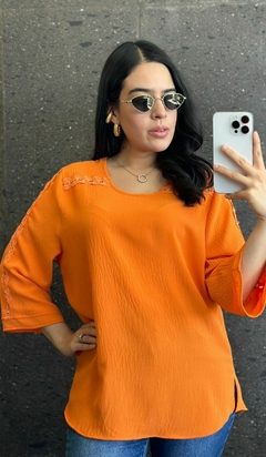 Blusa con detalle de encaje en internet