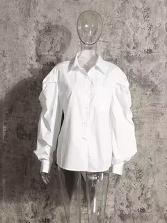 Cropped Denim Azul sobre Camisa Branca - loja online