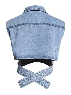 Cropped Denim Azul sobre Camisa Branca