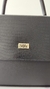 Cartera Soho negra lisa con tapa croco herrajes dorados en internet