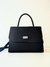 Cartera Soho negra lisa herrajes dorados en internet