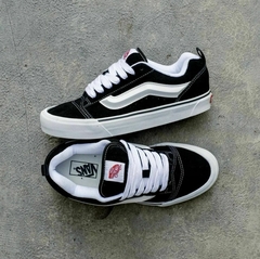 Vans Knu Skool en internet