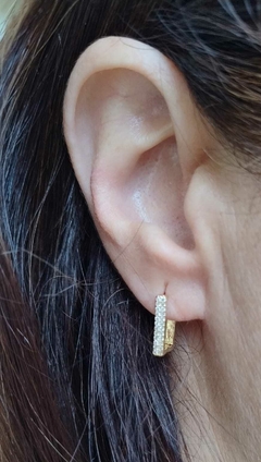 Argola Retangular Cravejada – Folheada a Ouro 18k - comprar online
