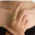 Anillo Hojas Doradas Encantadoras. en internet