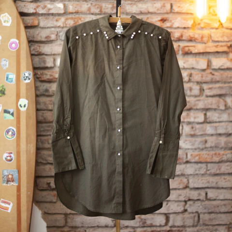 Maukamai - Camisa verde con perlas