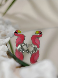 BRINCO FLAMINGO EM AÇO INOXIDÁVEL - ELEGÂNCIA DURABILIDADE - comprar online