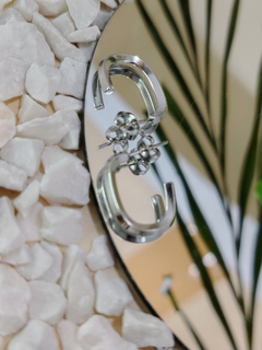 BRINCO ARGOLINHA EM AÇO INOX - ELEGÂNCIA DURABILIDADE - comprar online