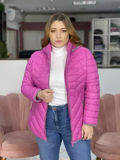 Casaco Feminino De Plumas Plus Size com Capuz Removível Acabamento em Moletom