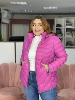 Casaco Feminino De Plumas Plus Size com Capuz Removível Acabamento em Moletom na internet