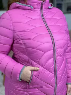 Casaco Feminino De Plumas Plus Size com Capuz Removível Acabamento em Moletom - loja online