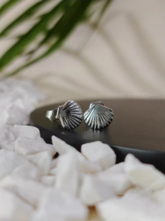 BRINCO CONCHINHA EM AÇO INOX - ELEGÂNCIA DURABILIDADE - comprar online