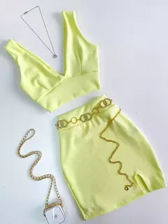 Imagem do Conjunto Feminino em Anarruga Saia Curta e Cropped Decotado Crislane