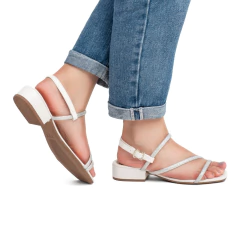 SANDÁLIA FEMININA SALTINHO BAIXO COM FIVELA E TIRA COM BRILHO - A013 BRANCO - comprar online