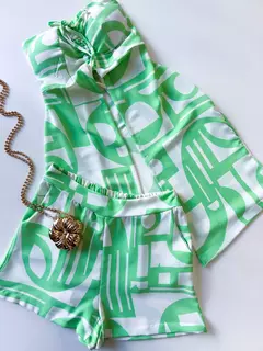 CONJUNTO FEMININO EM CREPE BLUSA BATA ALONGADA AMARRAÇÃO E SHORT SHEILA REF. 1373