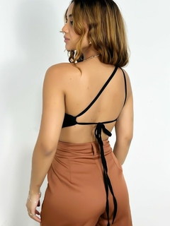 CROPPED FEMININO EM RIBANA ASSIMÉTRICO OMBRO ÚNICO COM ESTRELA LIDIA REF. 1475 - EMISVILLE