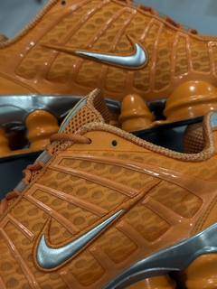 Imagem do Nike Shox TL “Clay Orange”