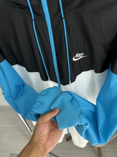 Jaqueta Nike Windrunner azul - comprar online