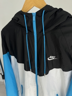 Jaqueta Nike Windrunner azul na internet