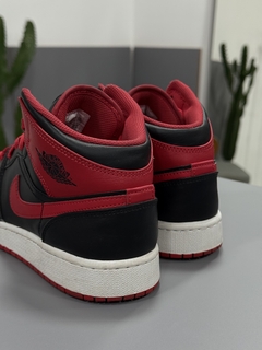 Nike Air Jordan 1 Mid Alternate Bred GS na internet