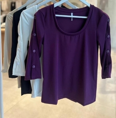 Camiseta con botones ♥️ en internet