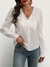 Blusa Lese Floral com Gola V e Manga Bordada - comprar online