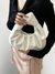 Bolsa de Mão de Couro com Pregas em Formato de Nuvem - comprar online