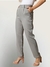 Calça Alfaiataria Slim – A Elegância Que Veste o Dia a Dia na internet