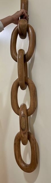 Grande e linda escultura, elos , em madeira jacarandá com suporte de parede em jacarandá , mede 1,20
