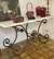 Lindo e antigo aparador italiano com mármore carrara de 4 cm , ferro forgê , detalhe de apliques em bronze , peça impone