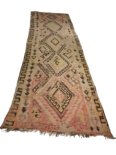 Antigo tapete Kilim , desenhos geométricos , coleção Kami , mede 4 x 1,40 metros